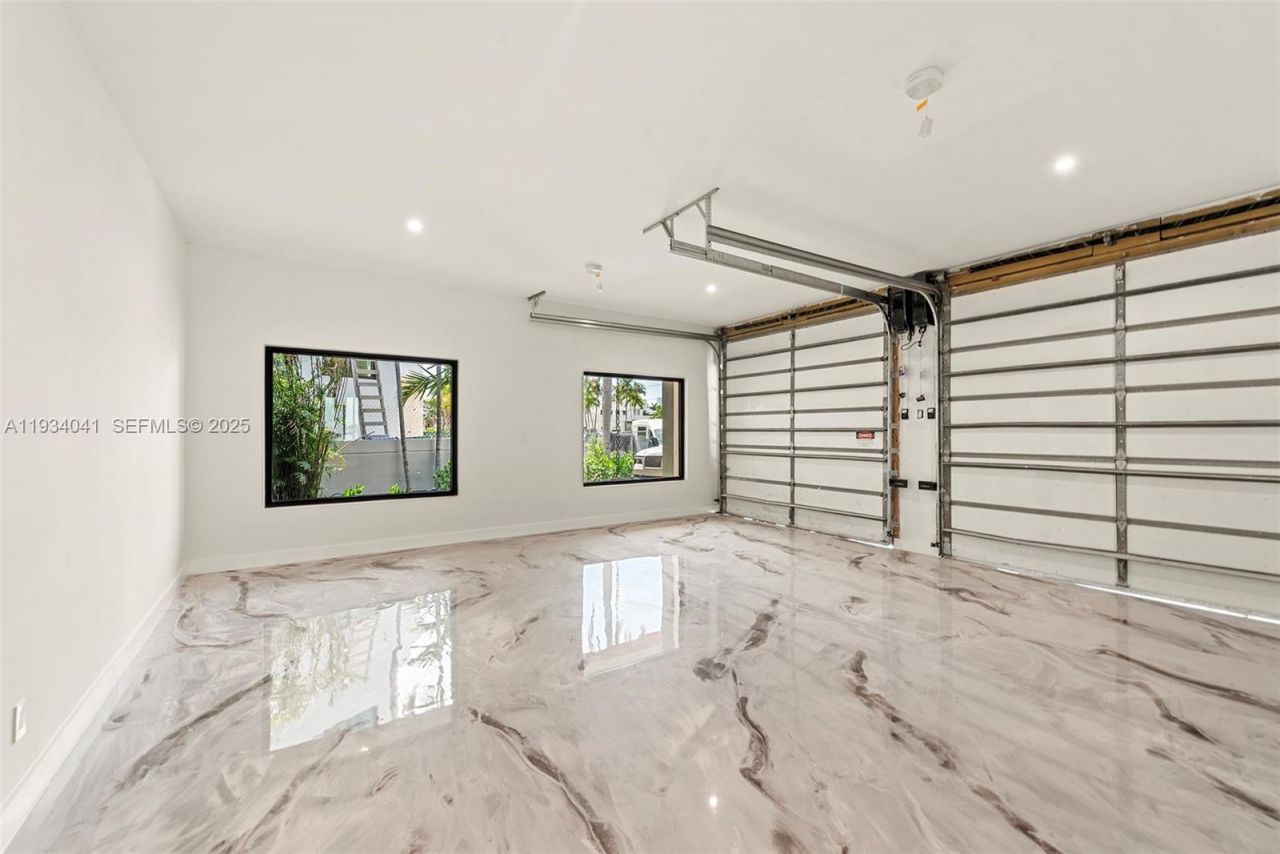 3209 NE 169th St, North Miami Beach, FL 33160 Photo