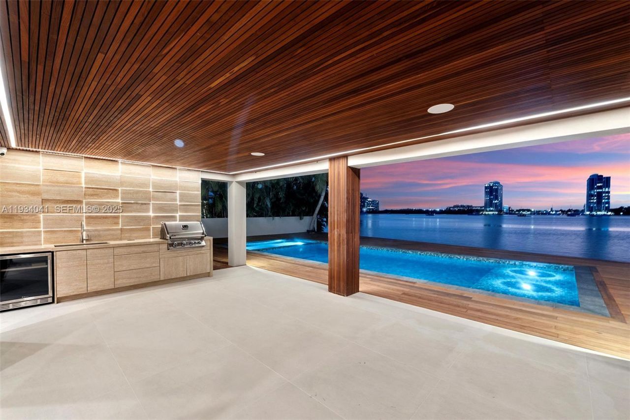 3209 NE 169th St, North Miami Beach, FL 33160 Photo