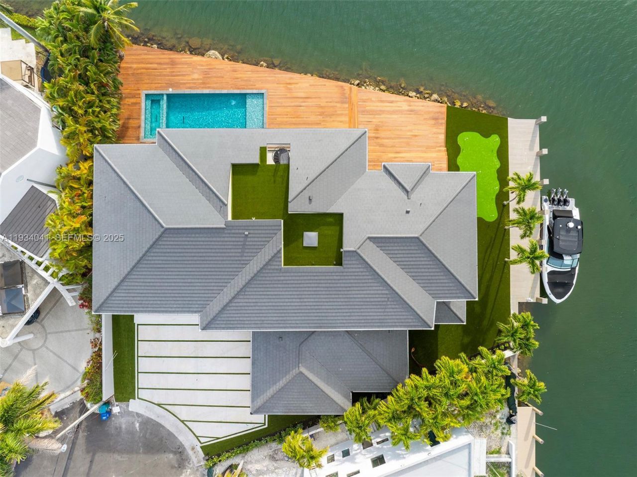 3209 NE 169th St, North Miami Beach, FL 33160 Photo