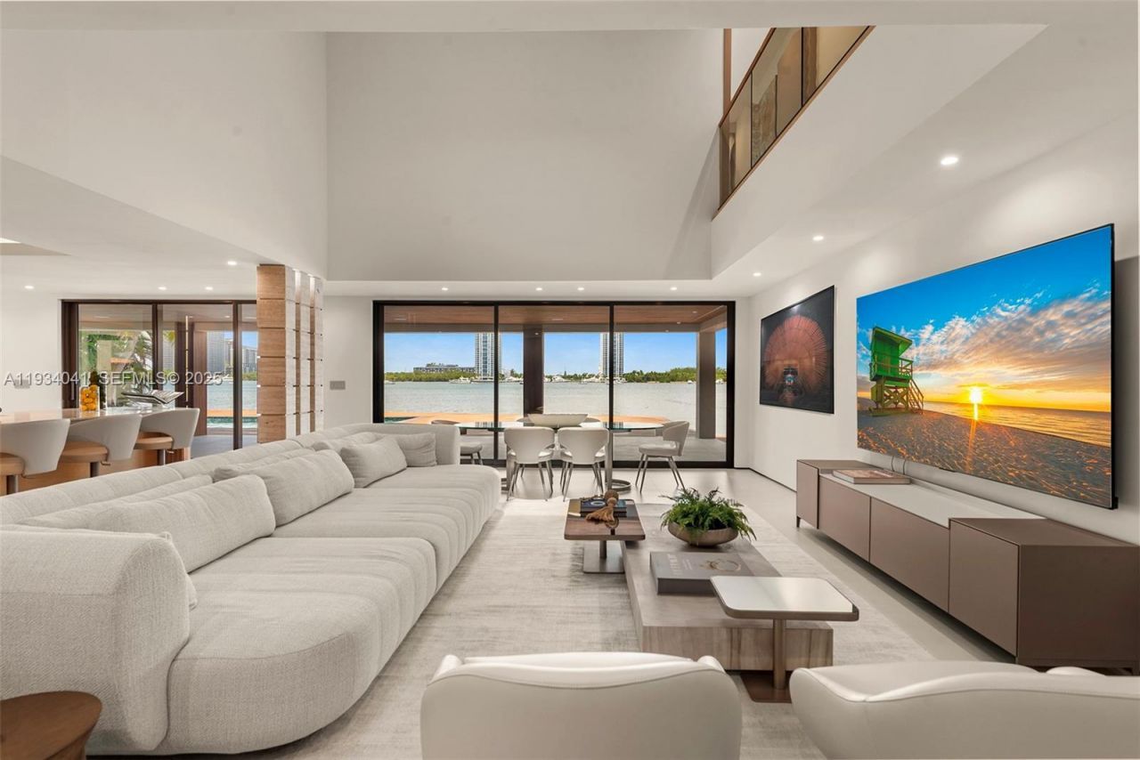 3209 NE 169th St, North Miami Beach, FL 33160 Photo