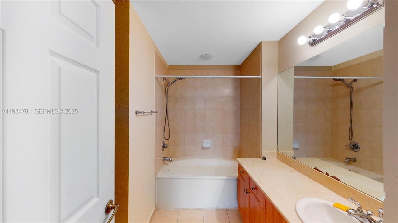 8999 NW 107th Ct, Unit 102-1, Doral, FL 33178 Photo