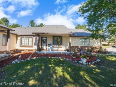 5007 Sandalwood Drive, Grand Blanc, MI 48439