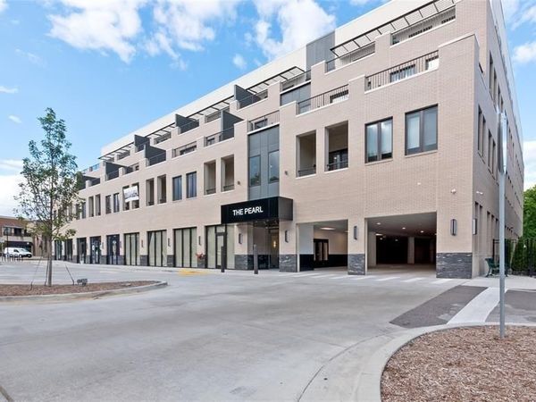 856 N old Woodward Avenue, Birmingham, MI 48009
