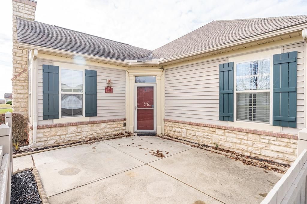 1242 Paddock Loop, Washington Court House, OH 43160 Main Photo