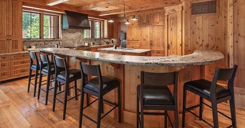8458 Valhalla Drive, Truckee, CA 96161 Photo