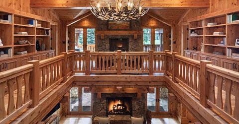 8458 Valhalla Drive, Truckee, CA 96161 Photo