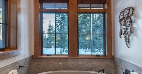 8458 Valhalla Drive, Truckee, CA 96161 Photo