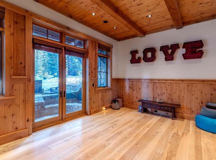8458 Valhalla Drive, Truckee, CA 96161 Photo