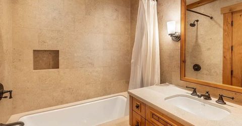8458 Valhalla Drive, Truckee, CA 96161 Photo