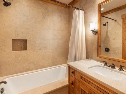 8458 Valhalla Drive, Truckee, CA 96161 Photo