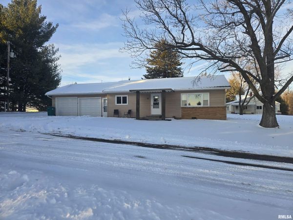 110 W MOUND Street, Blandinsville, IL 61420