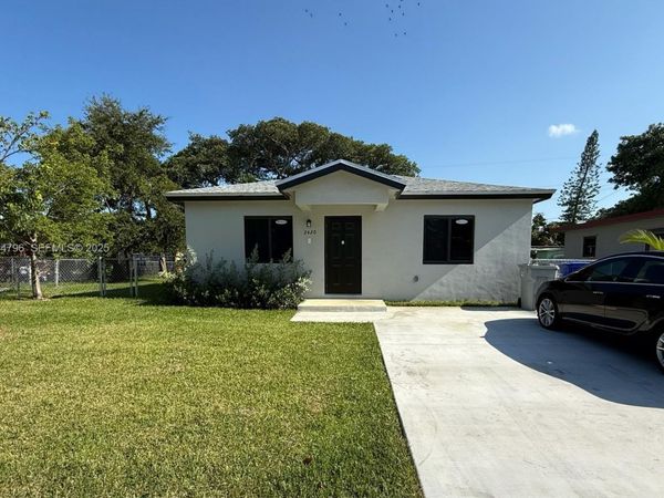 2420 NW 6th Ct, Pompano Beach, FL 33069
