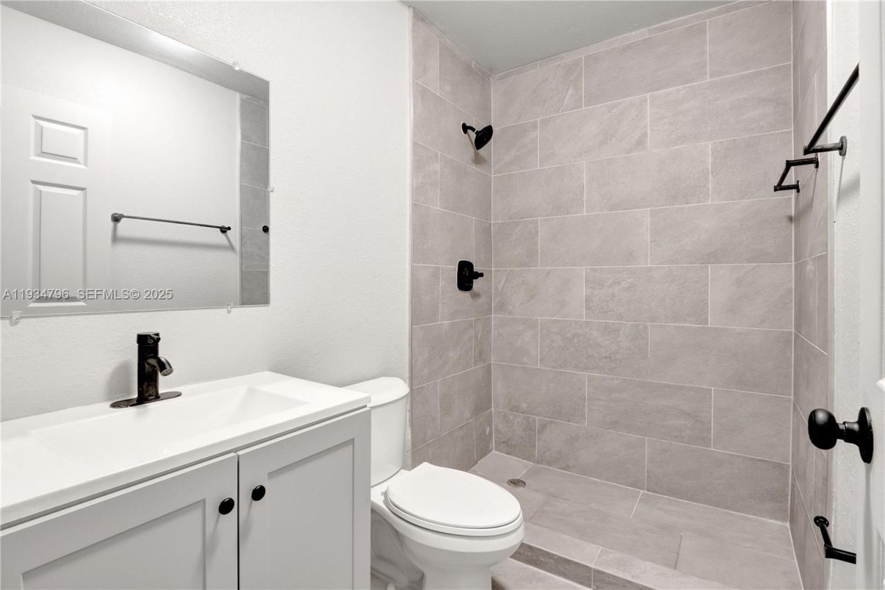 2420 NW 6th Ct, Pompano Beach, FL 33069 Photo