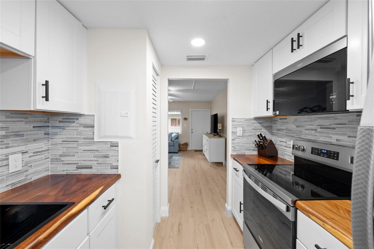 117 7th Street N, Unit 23, Bradenton Beach, FL 34217 Photo