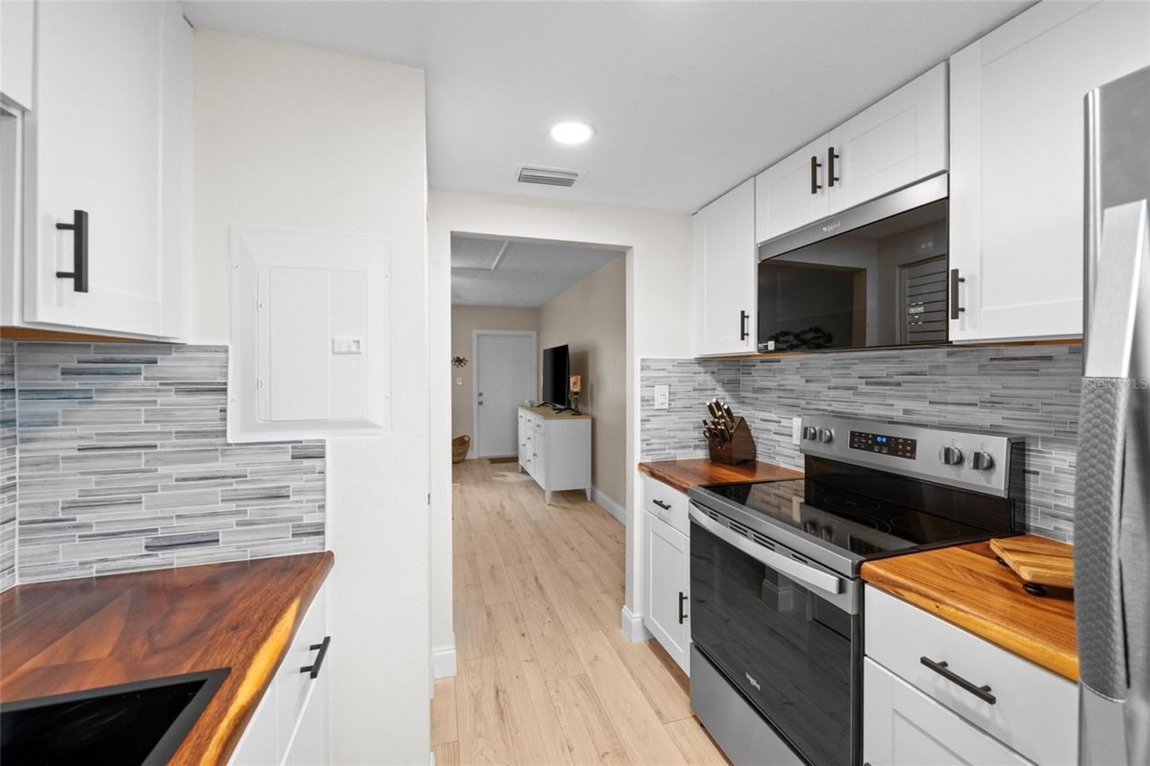 117 7th Street N, Unit 23, Bradenton Beach, FL 34217 Photo