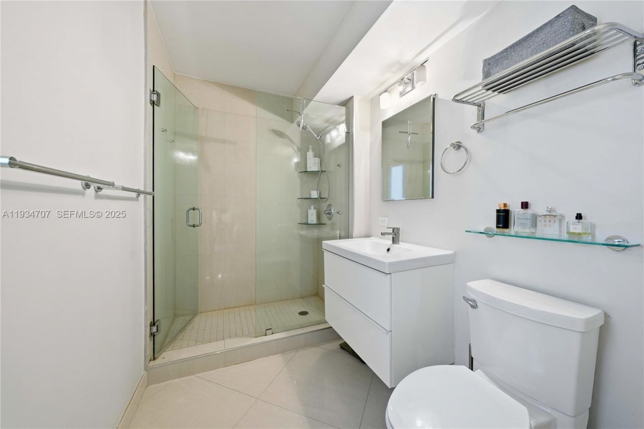 1532 Drexel Ave, Unit 203, Miami Beach, FL 33139 Photo