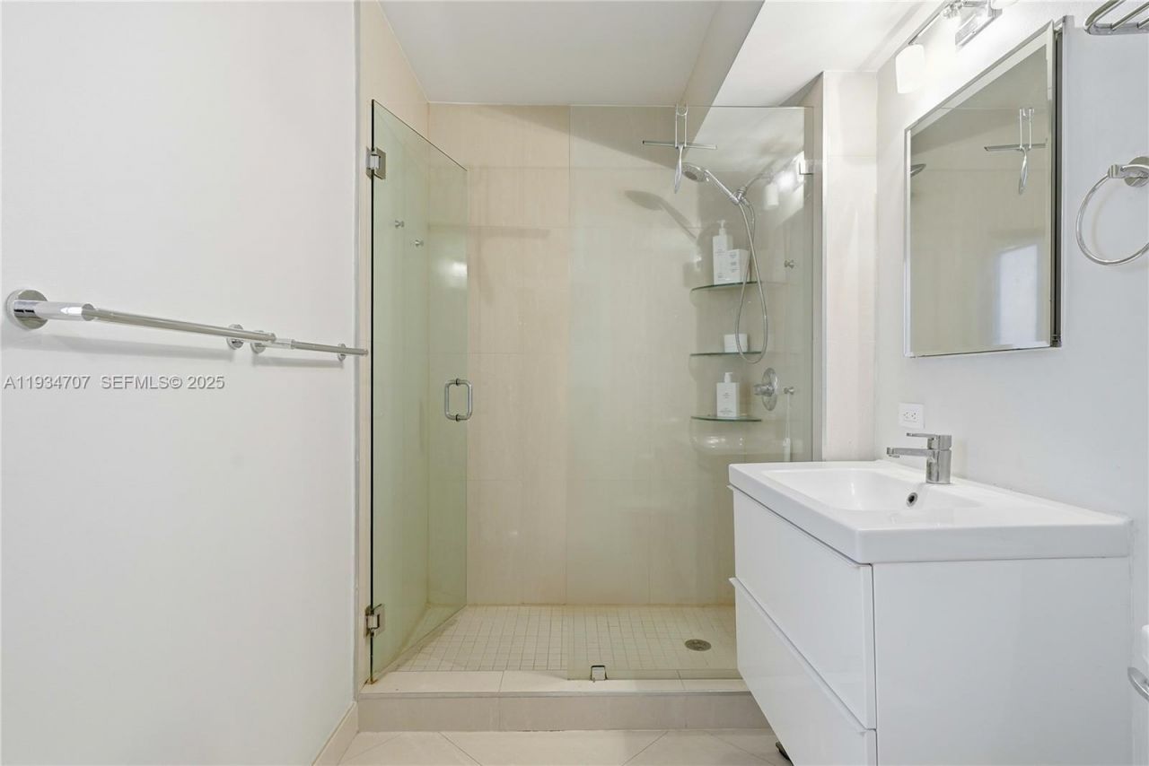 1532 Drexel Ave, Unit 203, Miami Beach, FL 33139 Photo
