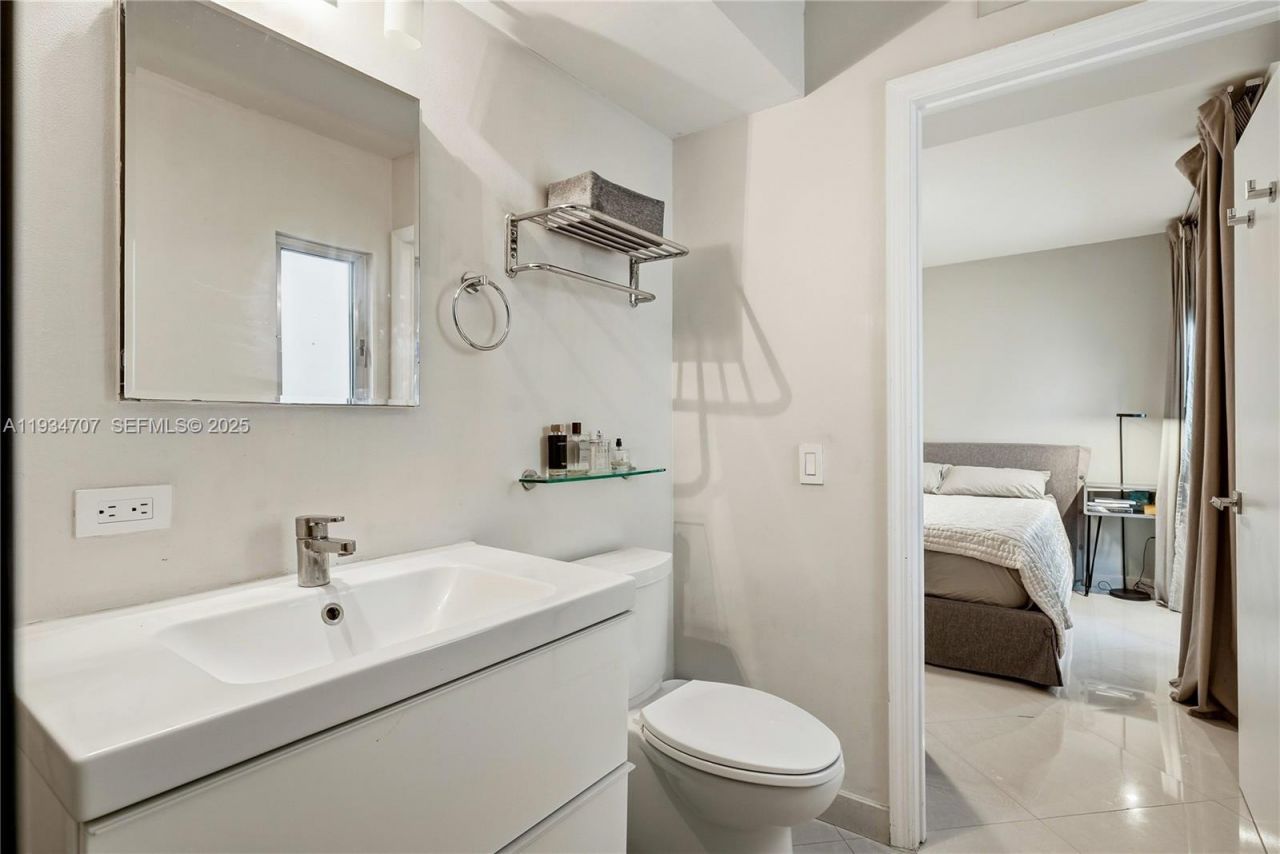 1532 Drexel Ave, Unit 203, Miami Beach, FL 33139 Photo