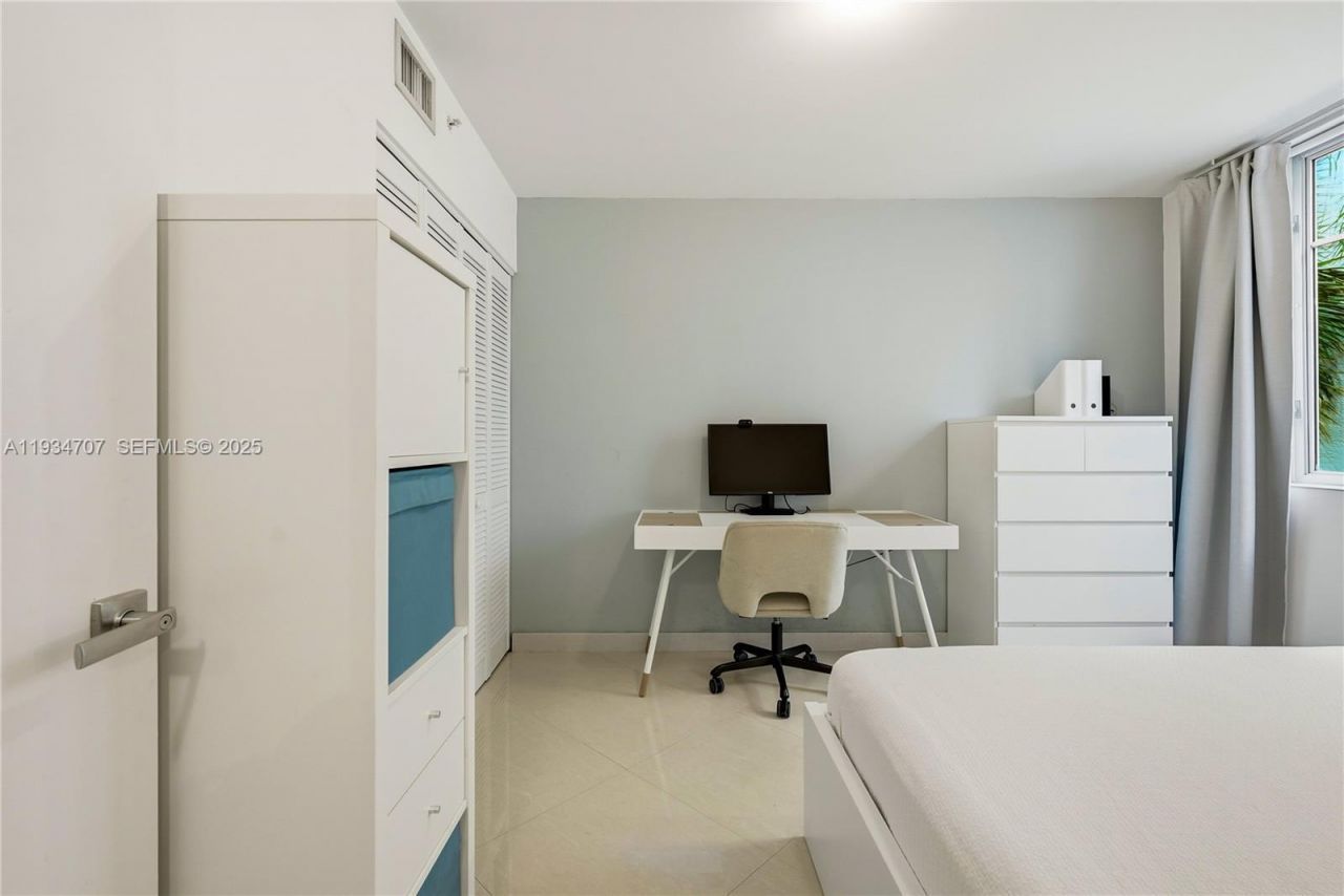 1532 Drexel Ave, Unit 203, Miami Beach, FL 33139 Photo