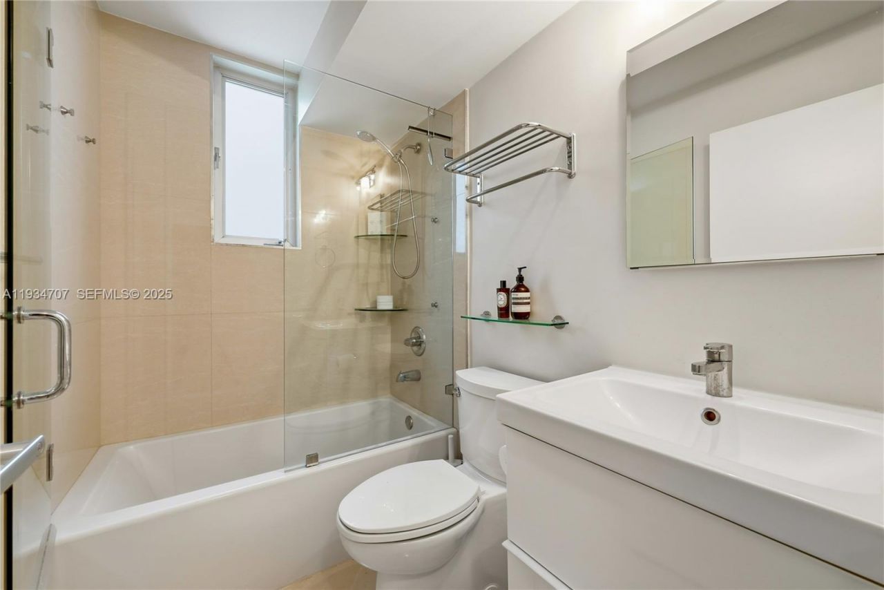 1532 Drexel Ave, Unit 203, Miami Beach, FL 33139 Photo