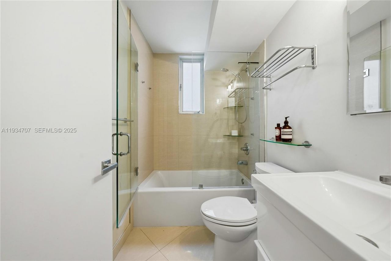 1532 Drexel Ave, Unit 203, Miami Beach, FL 33139 Photo