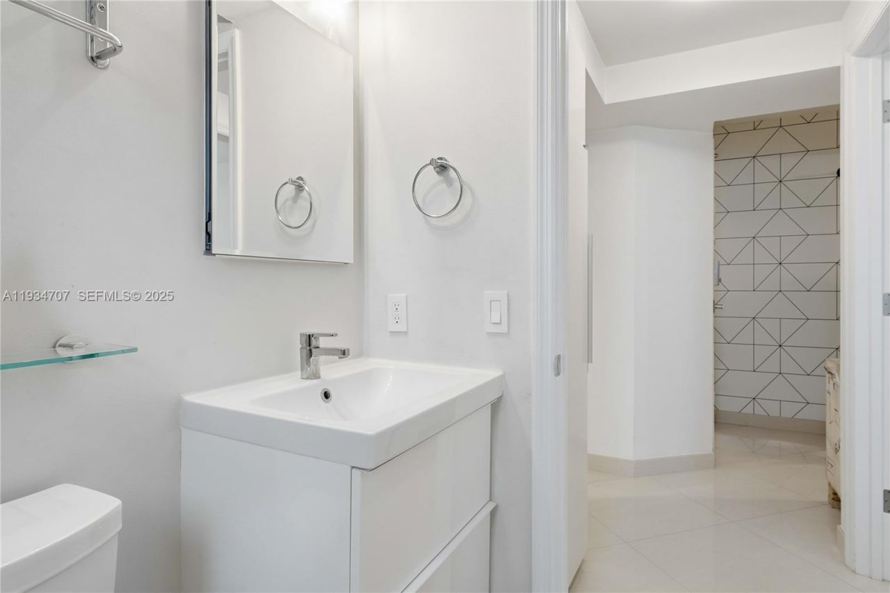1532 Drexel Ave, Unit 203, Miami Beach, FL 33139 Photo