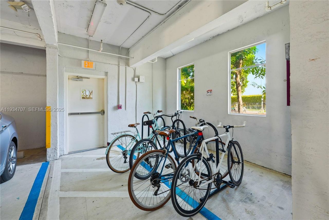 1532 Drexel Ave, Unit 203, Miami Beach, FL 33139 Photo