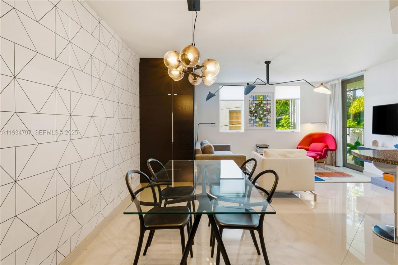 1532 Drexel Ave, Unit 203, Miami Beach, FL 33139 Photo