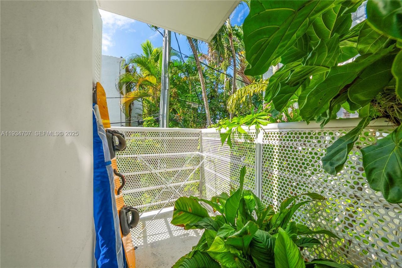 1532 Drexel Ave, Unit 203, Miami Beach, FL 33139 Photo