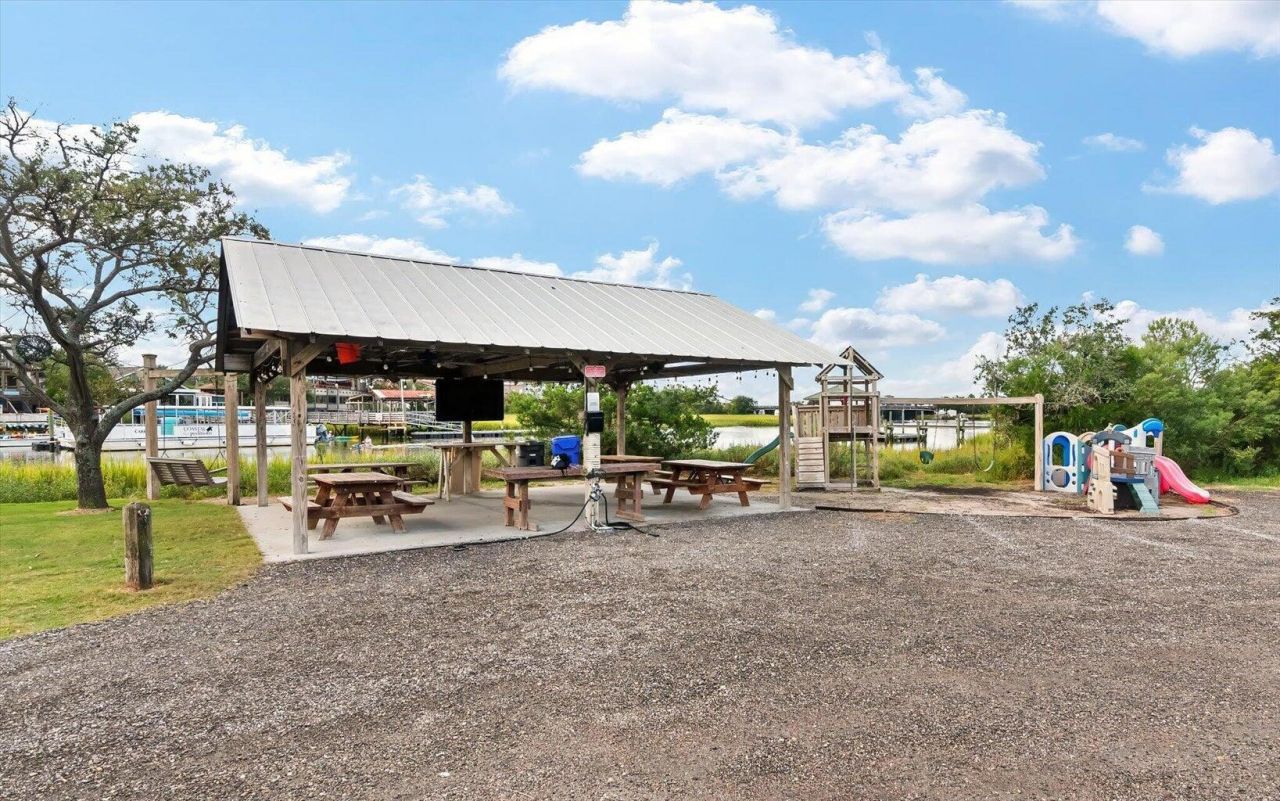 970 Cottingham Drive Photo 37