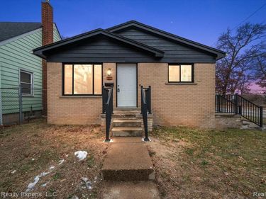 8104 Cloverdale Avenue, Royal Oak Twp, MI 48220