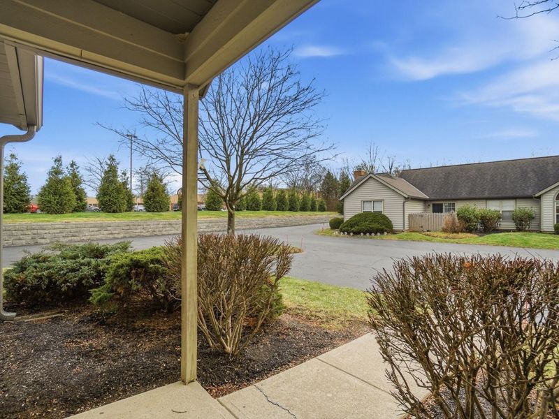 202 Deer Cross Lane, Powell, OH 43065 Photo 2