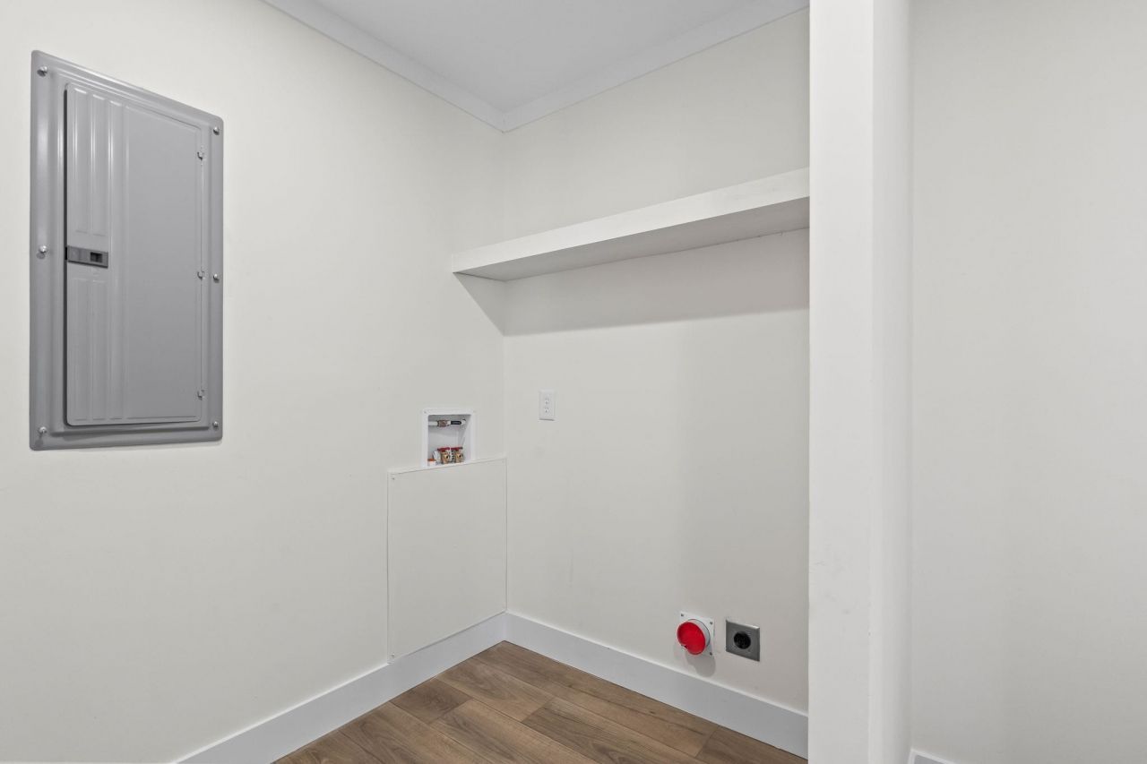 2409 Satellite Circle Photo 23