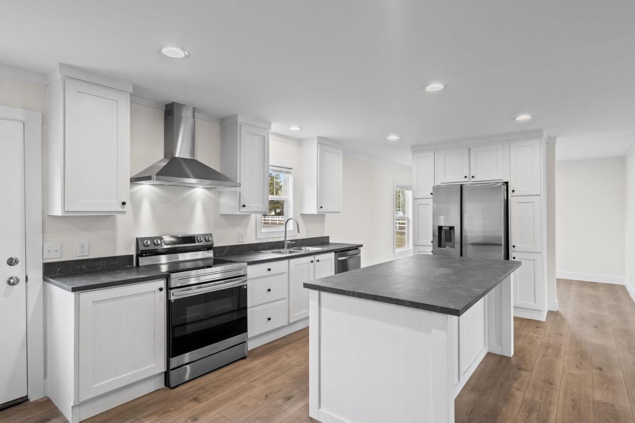 2409 Satellite Circle Photo 4