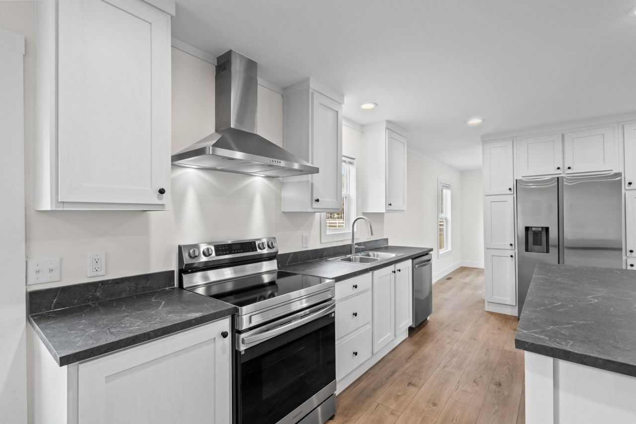 2409 Satellite Circle Photo 8