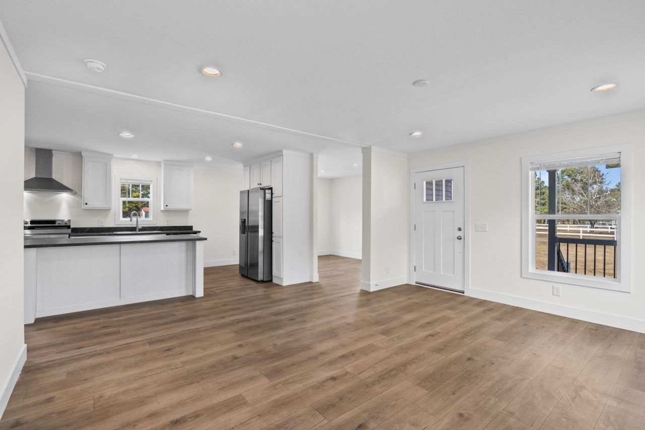 2409 Satellite Circle Photo 9