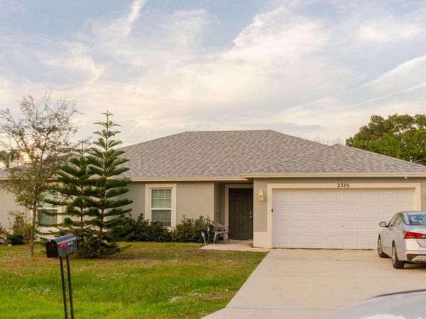 2325 SE Calcutta Circle, Port St. Lucie, FL 34952
