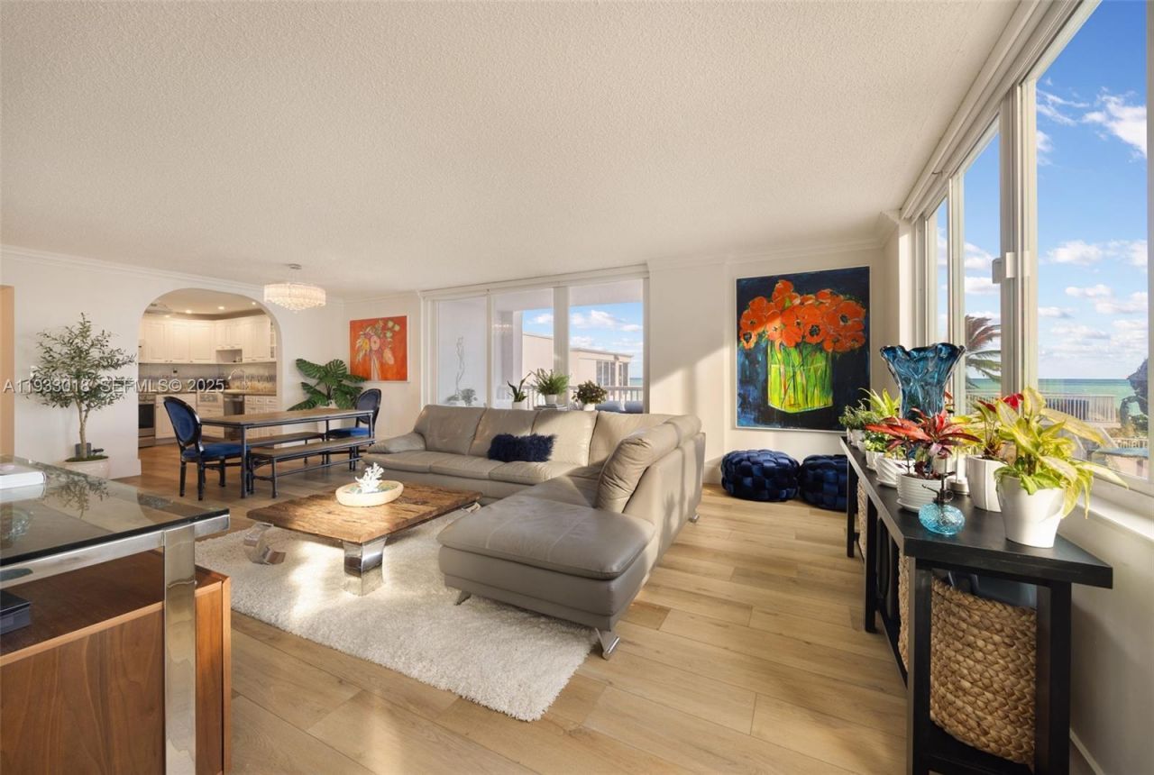 5401 Collins Ave, Unit 102, Miami Beach, FL 33140 Photo