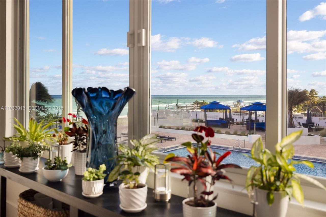 5401 Collins Ave, Unit 102, Miami Beach, FL 33140 Photo