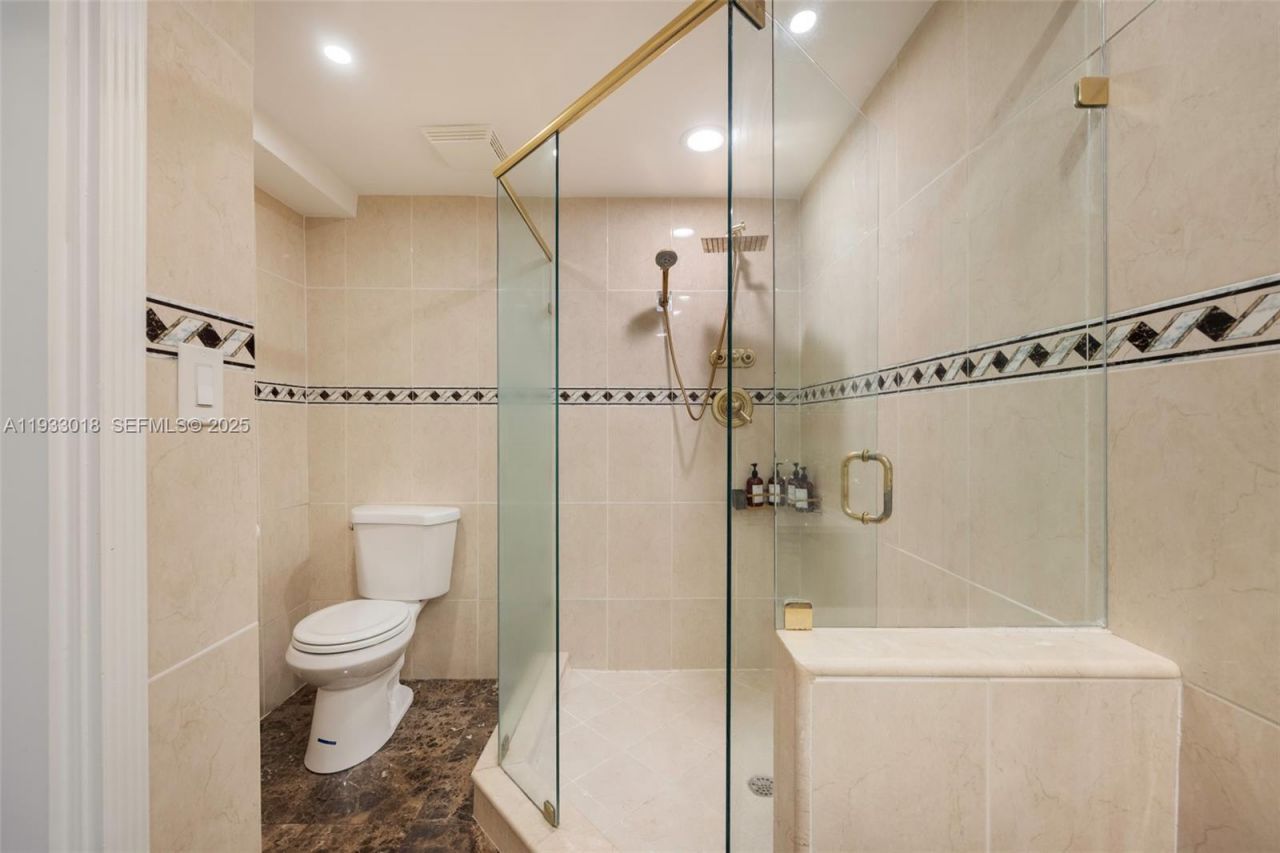 5401 Collins Ave, Unit 102, Miami Beach, FL 33140 Photo