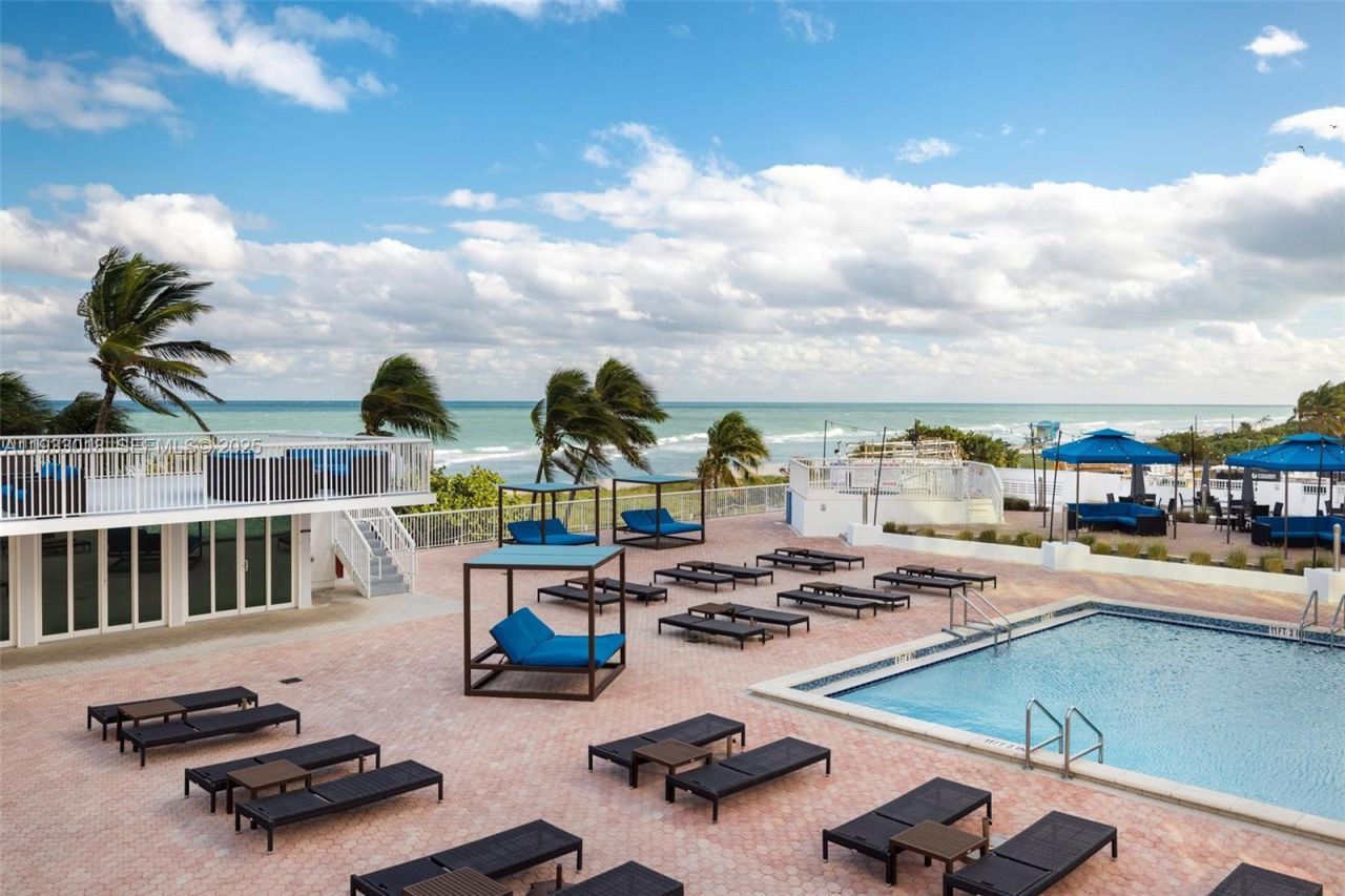 5401 Collins Ave, Unit 102, Miami Beach, FL 33140 Photo