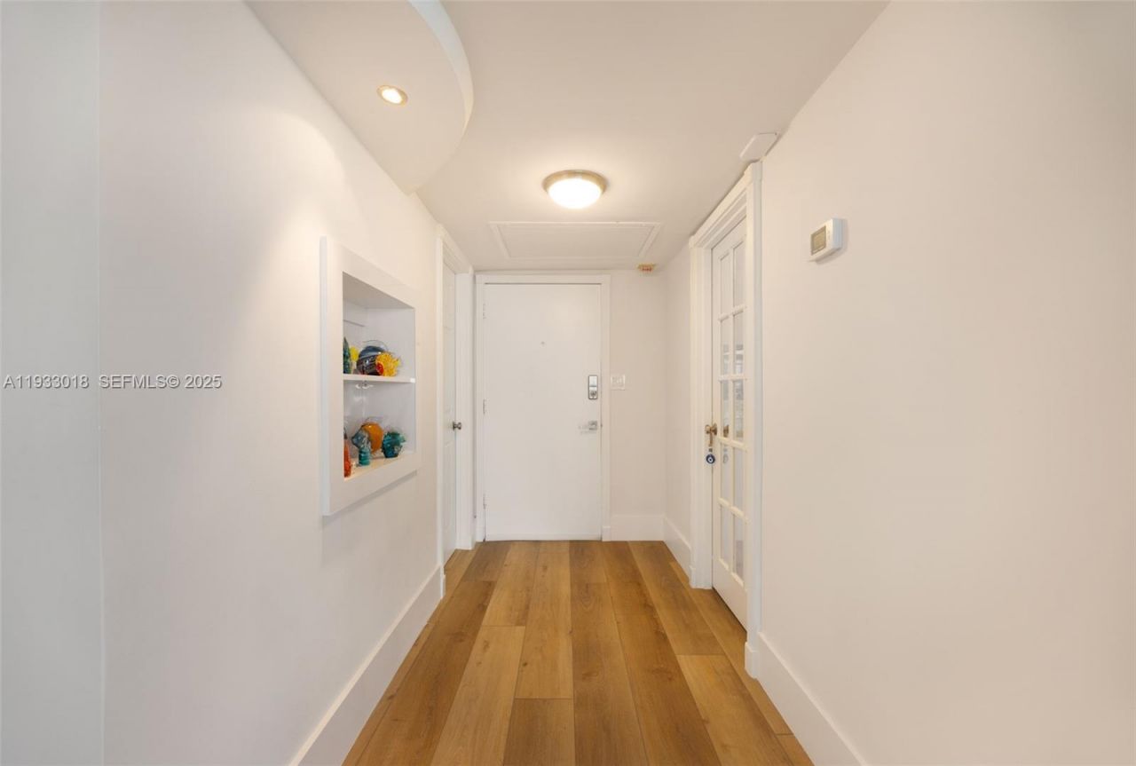 5401 Collins Ave, Unit 102, Miami Beach, FL 33140 Photo