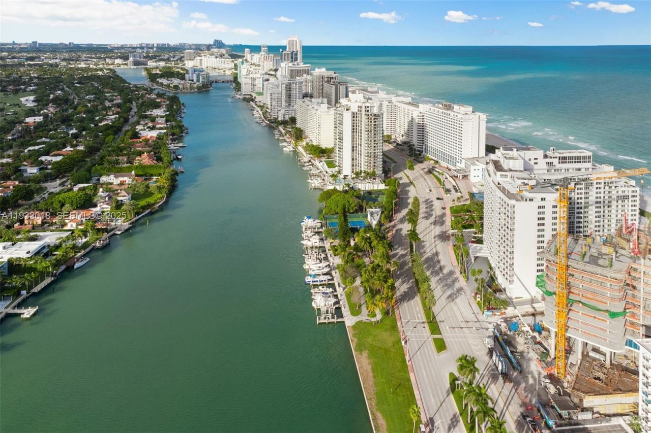 5401 Collins Ave, Unit 102, Miami Beach, FL 33140 Photo