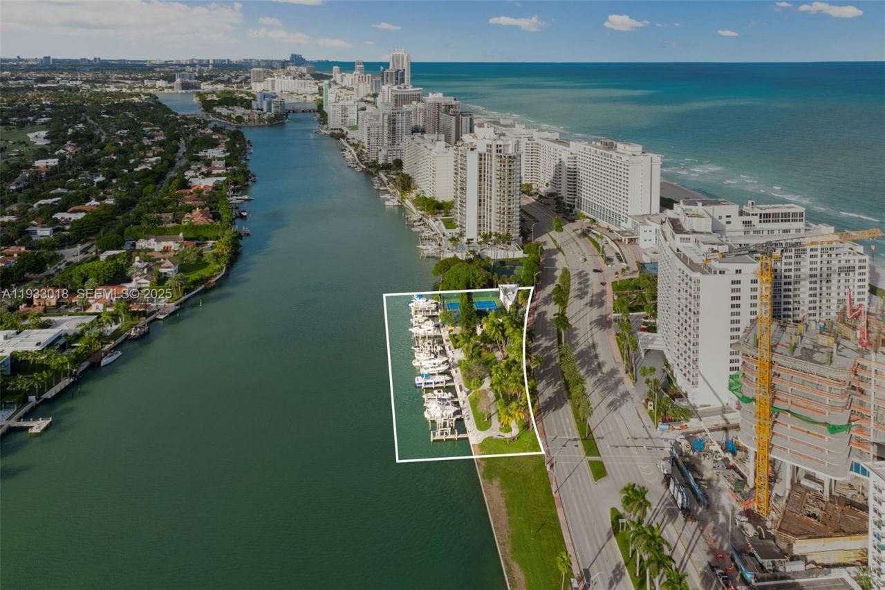 5401 Collins Ave, Unit 102, Miami Beach, FL 33140 Photo