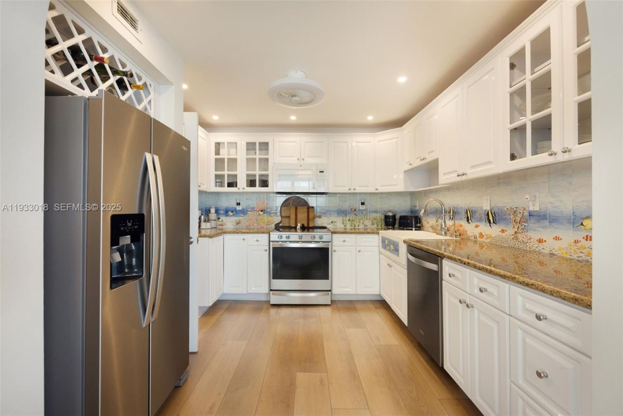 5401 Collins Ave, Unit 102, Miami Beach, FL 33140 Photo