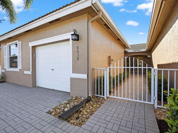 8638 Lineyard Cay, West Palm Beach, FL 33411