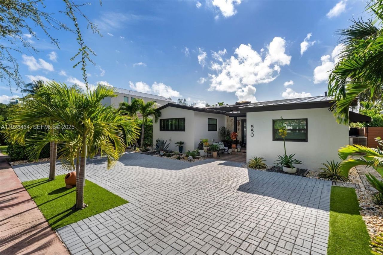 550 W 51st St, Miami Beach, FL 33140 Photo