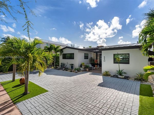 550 W 51st St, Miami Beach, FL 33140