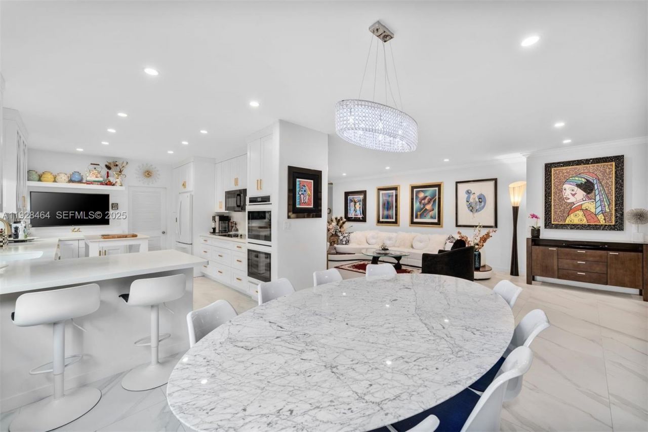 550 W 51st St, Miami Beach, FL 33140 Photo