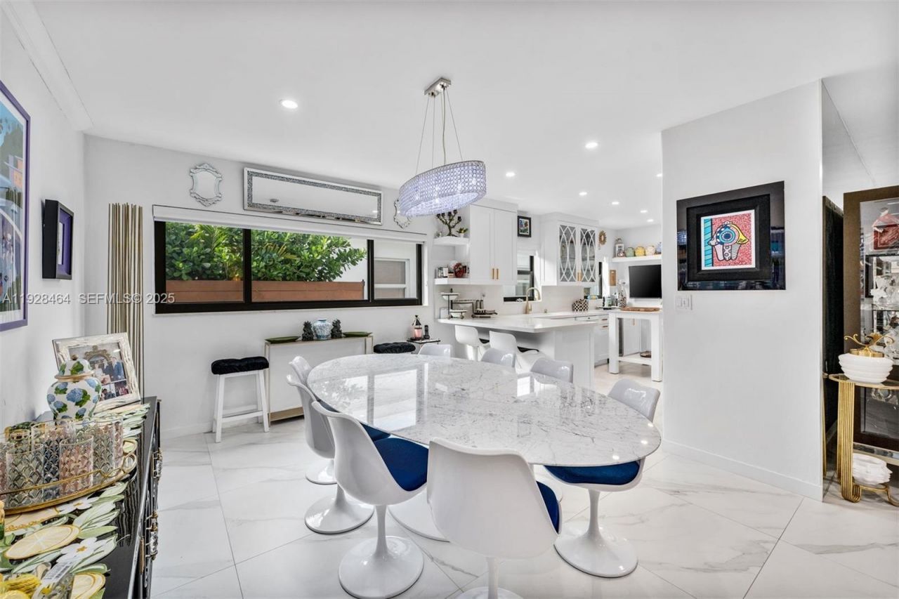 550 W 51st St, Miami Beach, FL 33140 Photo